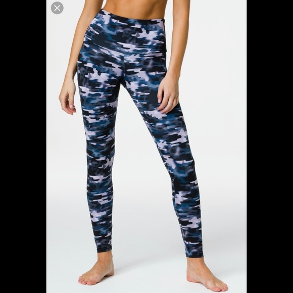 High Rise Legging - Stormy Camo Color - Onzie - Picture 2 of 3